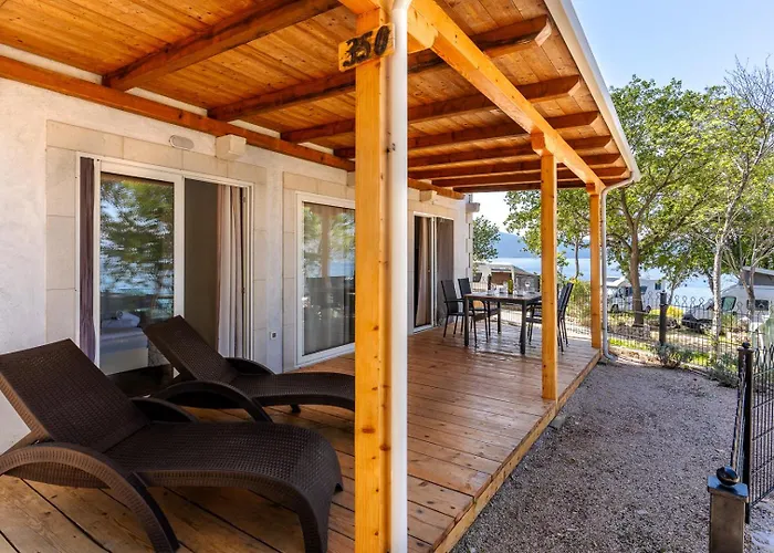 Glavotok Premium Camp 假日公园 Brzac