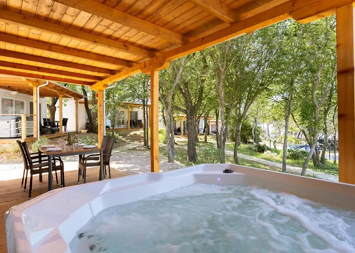 Prázdninový areál Glavotok Premium Camp Brzac